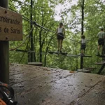 Sarlat accrobranche : famille sur ponts et tyrolienne en forêt du Périgord Noir