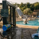 Camping dordogne toboggan : piscine chauffée et pataugeoire pour enfants