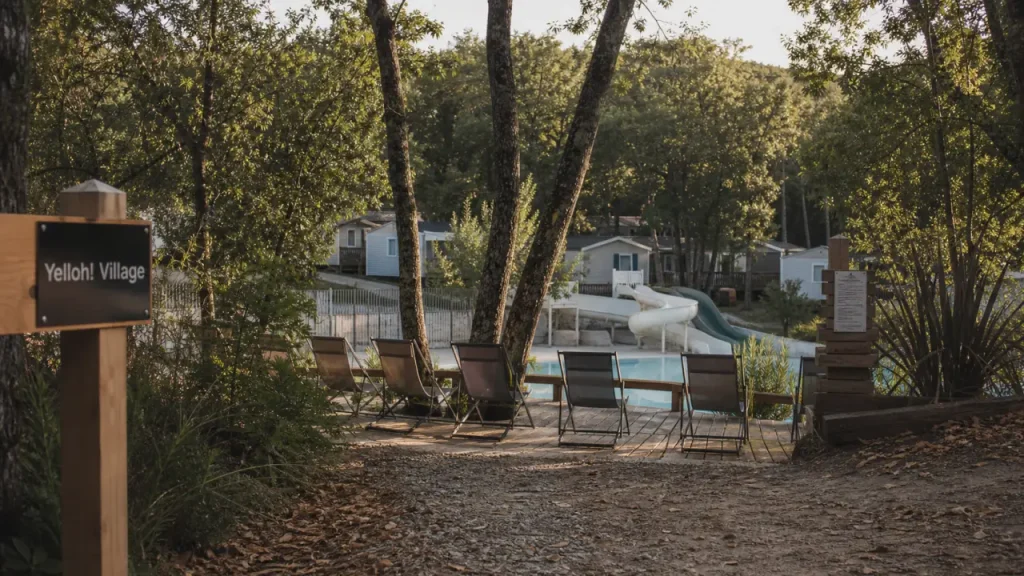 Camping Dordogne Yelloh! Village Domaine des Chênes Verts : 9 hectares arborés à 10 minutes de Sarlat