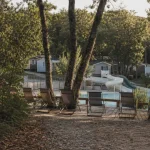 Camping Dordogne Yelloh village Domaine des Chênes Verts : piscine extérieure chauffée