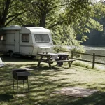 Sainte terre camping camp municipal bord dordogne : emplacement nu, tente et rivière