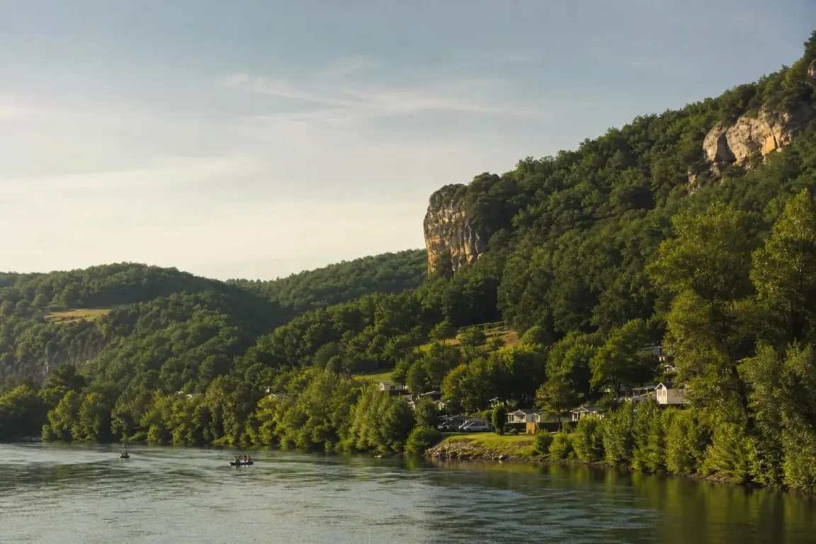 Camping les rives de la dordogne vacances andré trigano au bord de la Dordogne à Domme